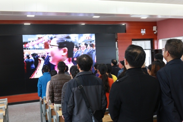 江汉艺术职业学院党员干部集中收看十九大图片02.JPG