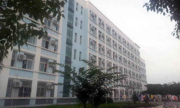 江汉职院学生宿舍安装空调1.jpg